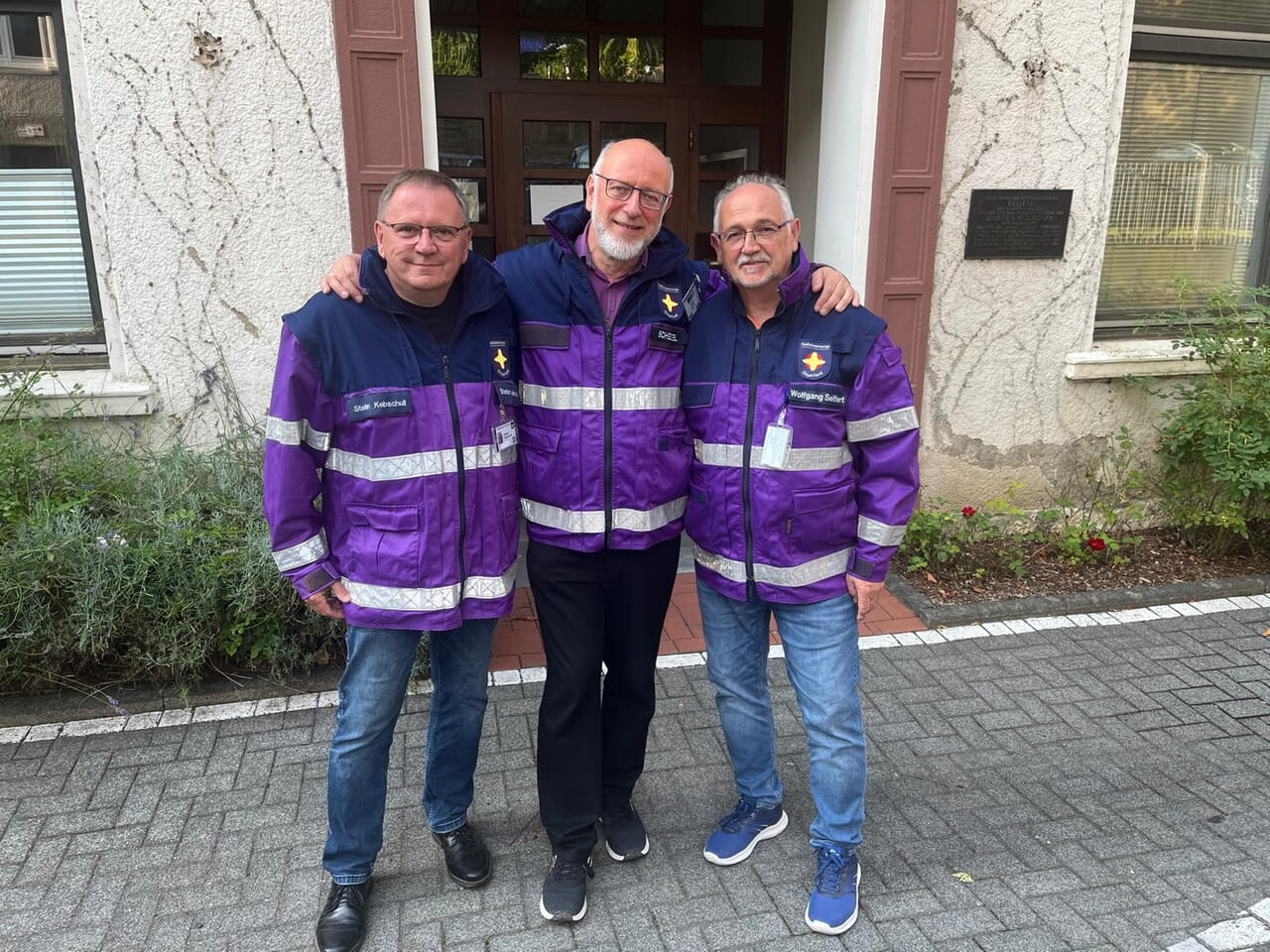 Stefan Kebschull (l.) und Wolfgang Seifert (r.) sind im Leitungsteam der Notfallseelsorge Siegerland. Herbert Scheckel ist dazu Synodalbeauftragter für die Notfallseelsorge im Kirchenkreis Siegen-Wittgenstein.