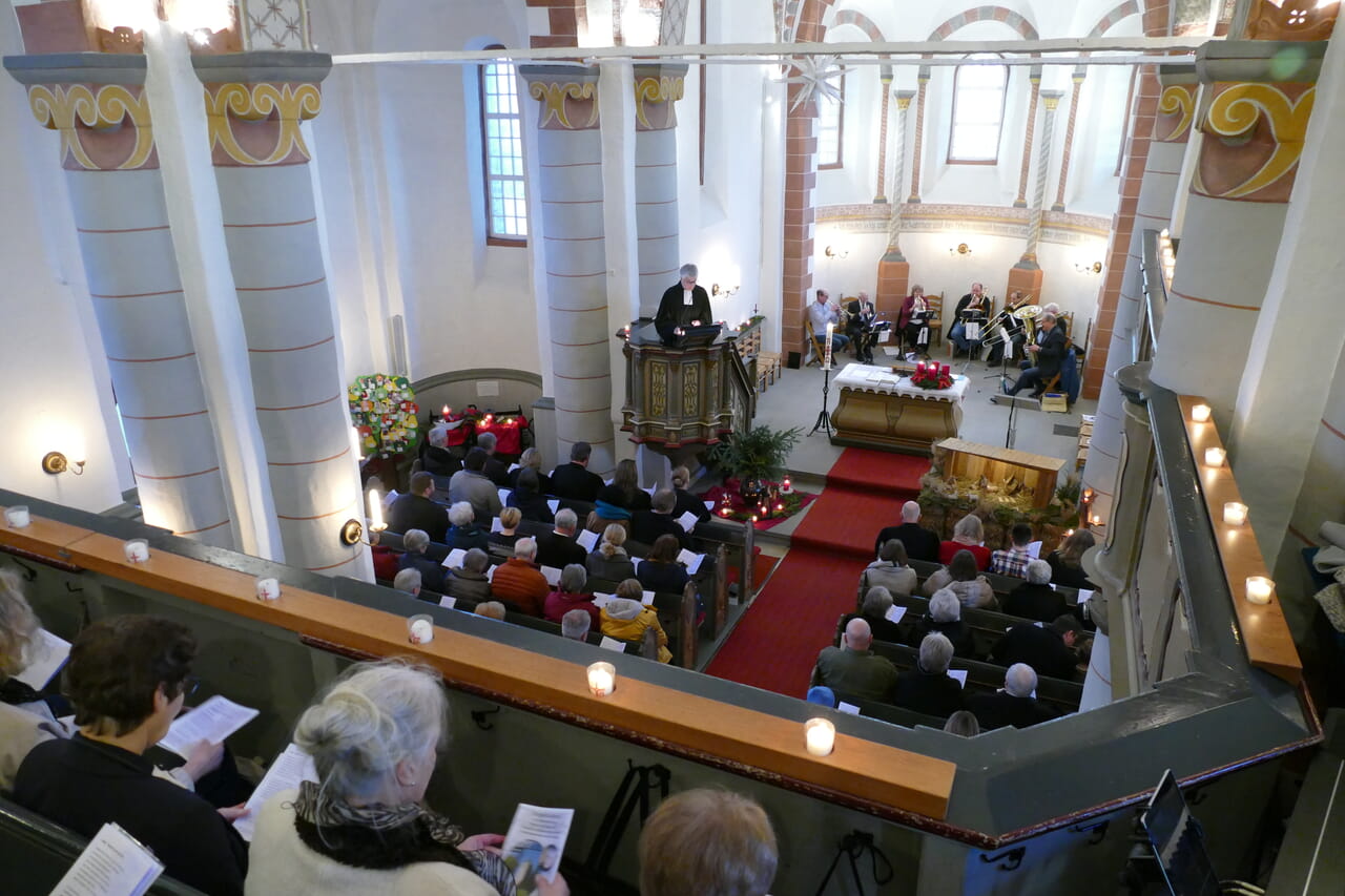 Viele Menschen waren an diesem Adventssonntag zum Festgottesdienst in die Evangelische Kiche in Krombach gekommen.