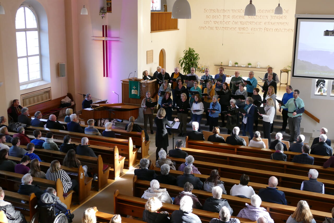 Der Chor Taktvoll bereicherte den Gottesdienst mit Vortragsliedern.